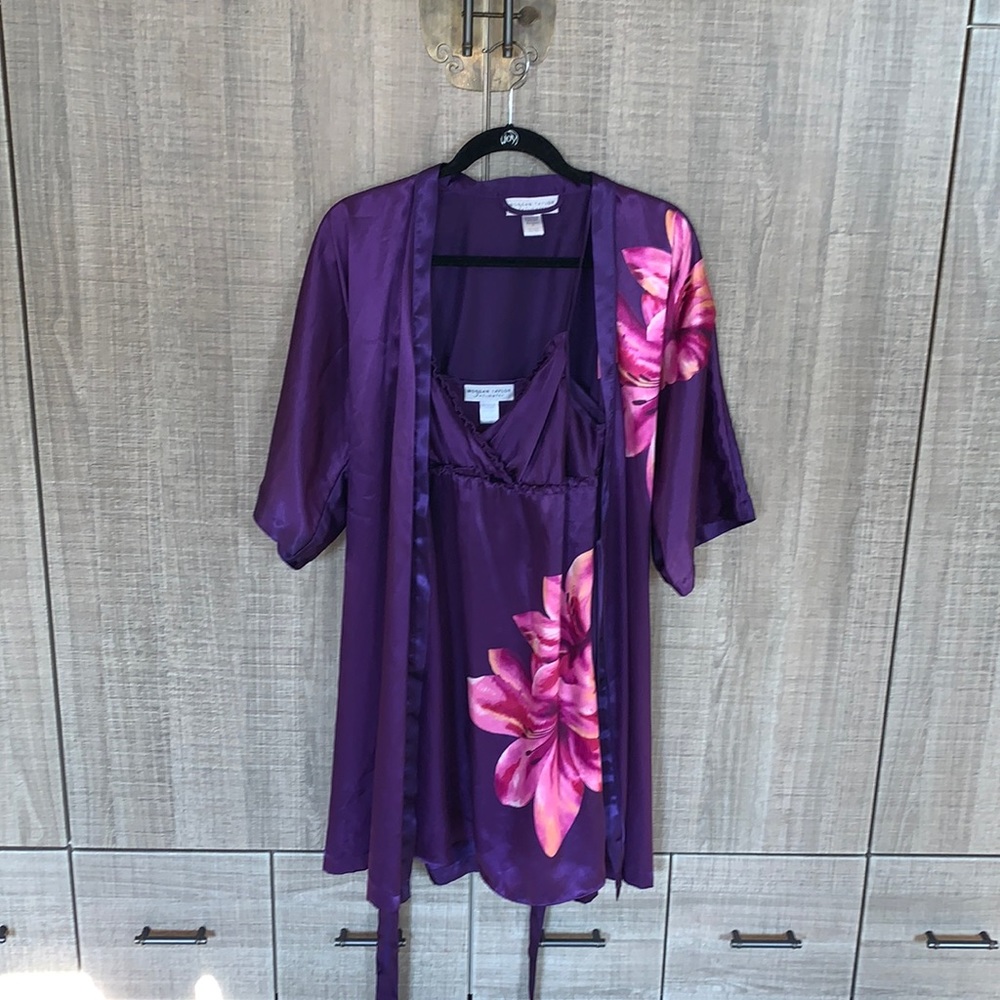 Morgan Taylor Slip‎ and Robe Set.
